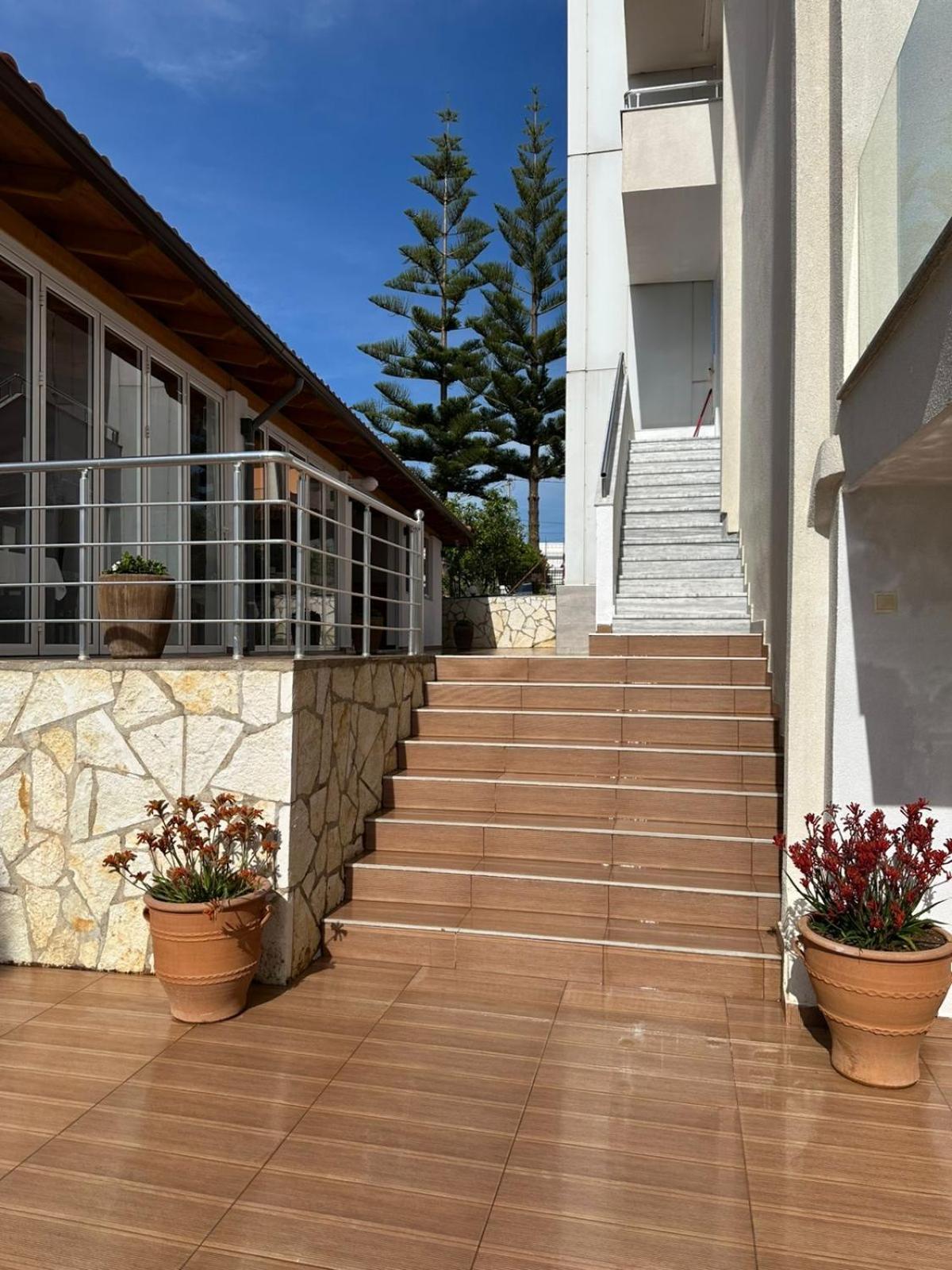 Hotel Marku Ксамил Екстериор снимка